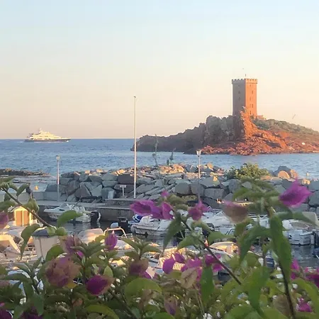 Le Dramont, Sea View, Pool, 4-5 People, Air Conditioning , Wi-fi Apartment *