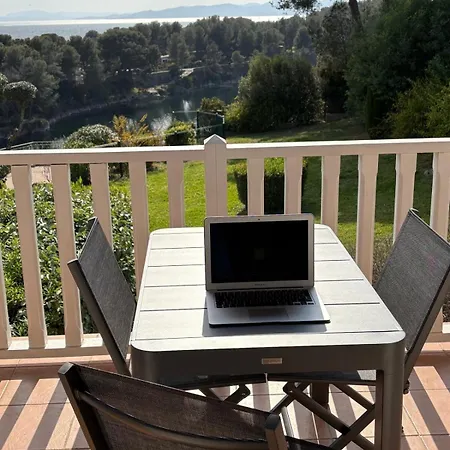 Apartment Le Dramont, Sea View, Pool, 4-5 People, Air Conditioning , Wi-fi Saint-Raphael (Var)